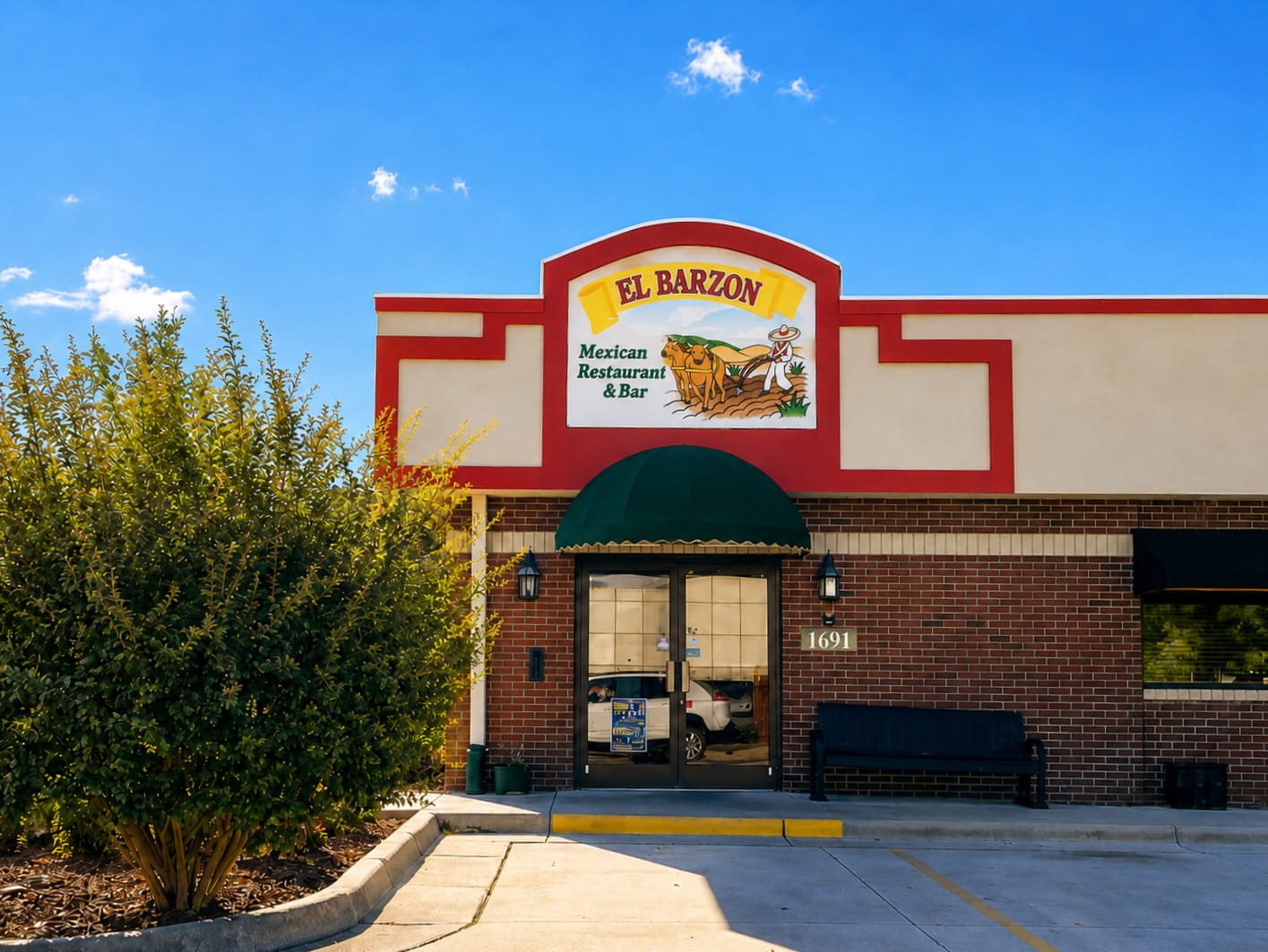 Exterior of El Barzon Mexican Restaurant and Bar in Smithfield, North Carolina